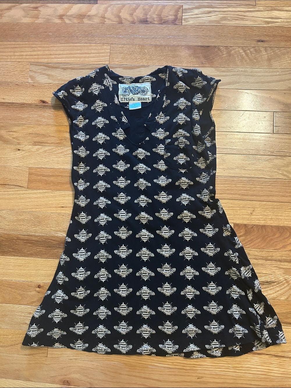 Effie's Heart cap sleeve top.  Black with tan Bee Pattern. Fit and flare. Medium